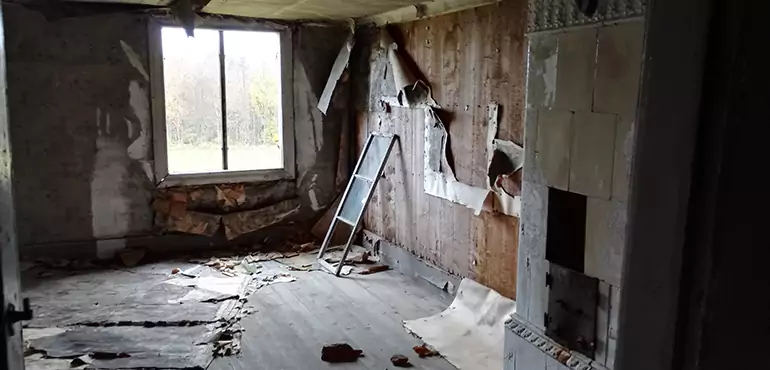 Why Selling a Distressed House Through Traditional Methods Fails in Mena